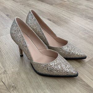NEW Women’s Lala Ikai Gold Glitter Pumps